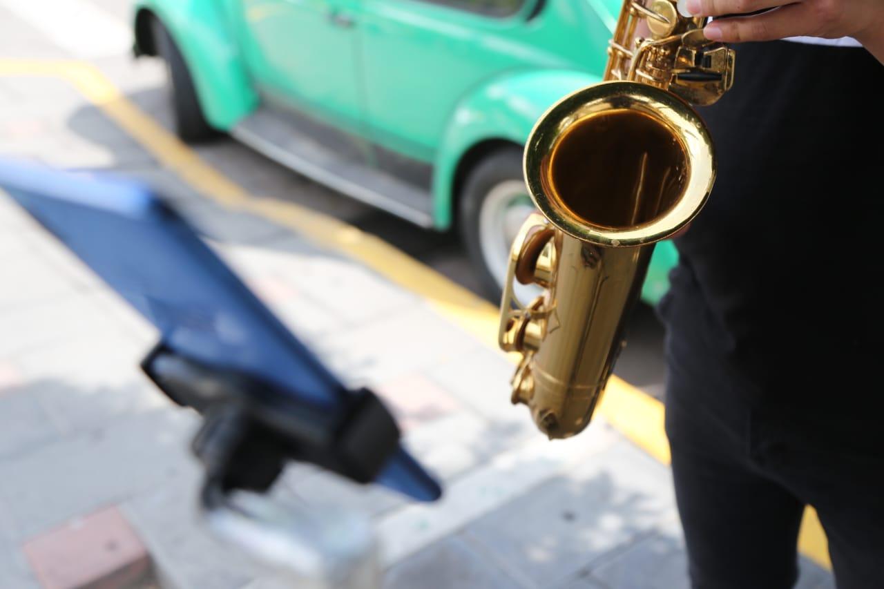 Diego Sax  es originario de Calpulalpan pero viaja diario a Tlaxcala para ganarse la vida