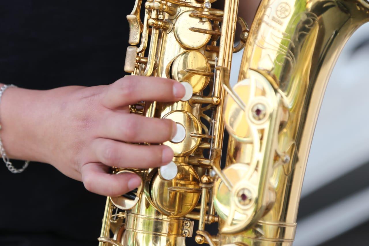 Diego Sax  es originario de Calpulalpan pero viaja diario a Tlaxcala para ganarse la vida