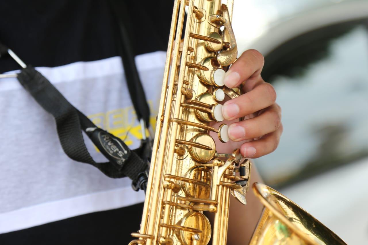 Diego Sax  es originario de Calpulalpan pero viaja diario a Tlaxcala para ganarse la vida