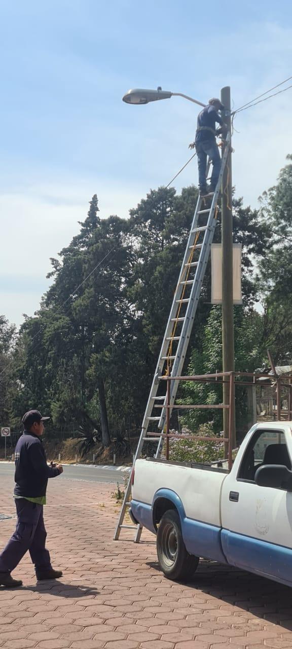 Apetatitlán avanza en el programa permanente de reparación de lámparas dañadas 