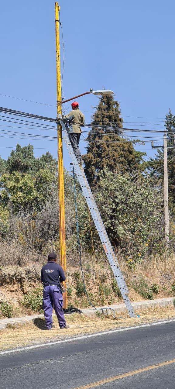Apetatitlán avanza en el programa permanente de reparación de lámparas dañadas 