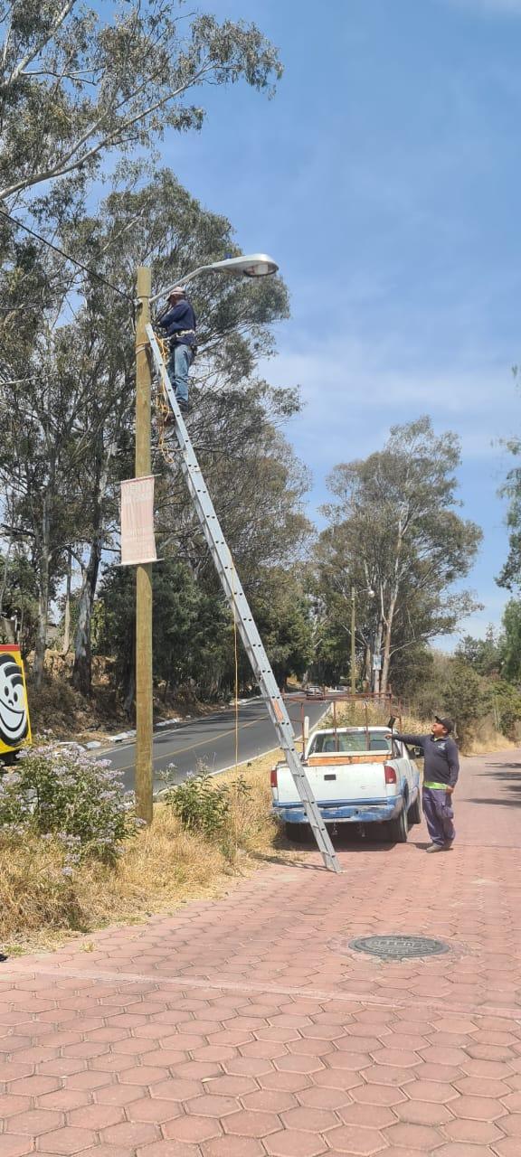 Apetatitlán avanza en el programa permanente de reparación de lámparas dañadas 