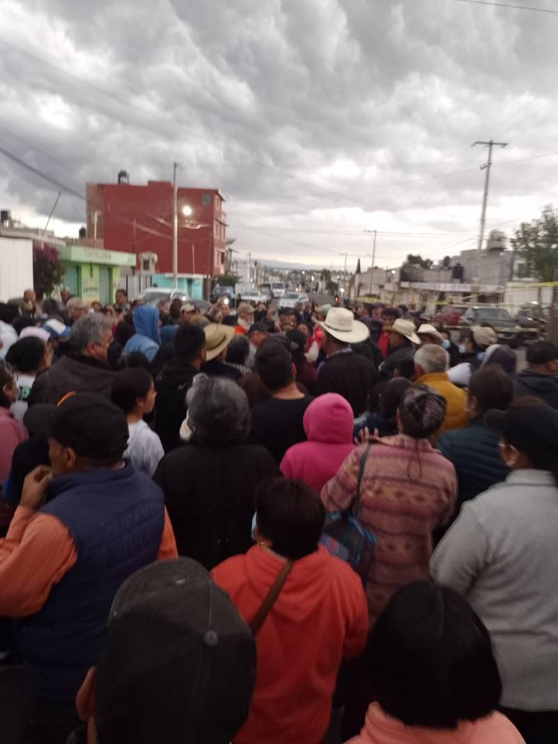Destrozan vecinos malla y maquinaria que perforaba pozo en Apizaco