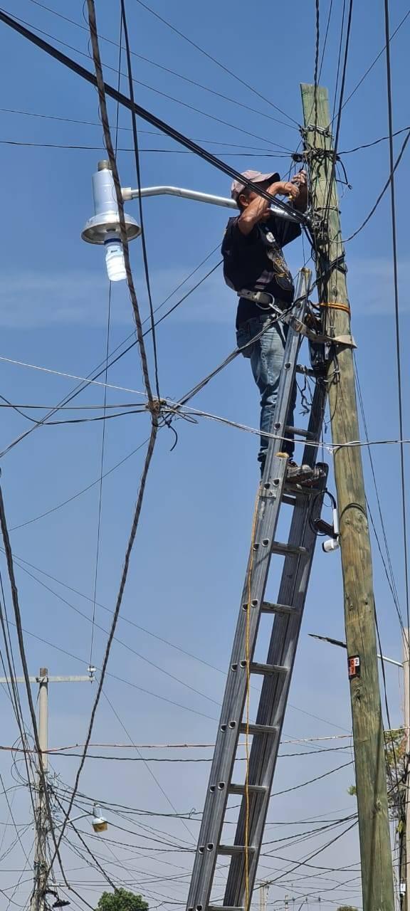 Al momento se han reparado 270 lámparas en Apetatitlan con recursos propios 