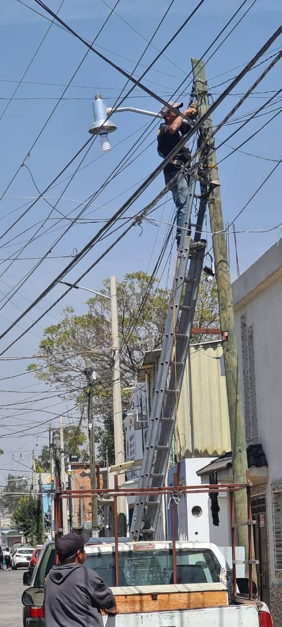 Al momento se han reparado 270 lámparas en Apetatitlan con recursos propios 