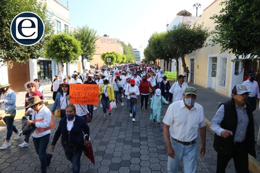 Marchan maestros de diferentes niveles educativos en la capital 