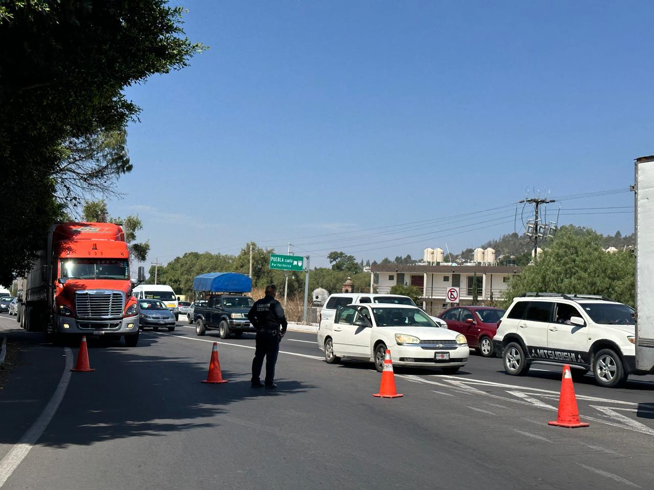 Inicia el caos vial, cierran acceso a la capital Tlaxcala 