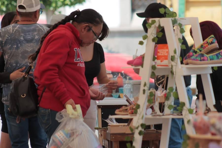 Realiza ayuntamiento capitalino "Bazar Emprende Jóven" 