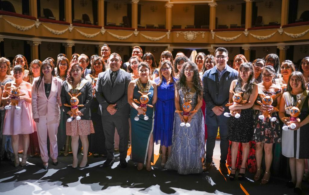 Realizan ceremonia de graduación de la escuela de terapia física y rehabilitación del CRI