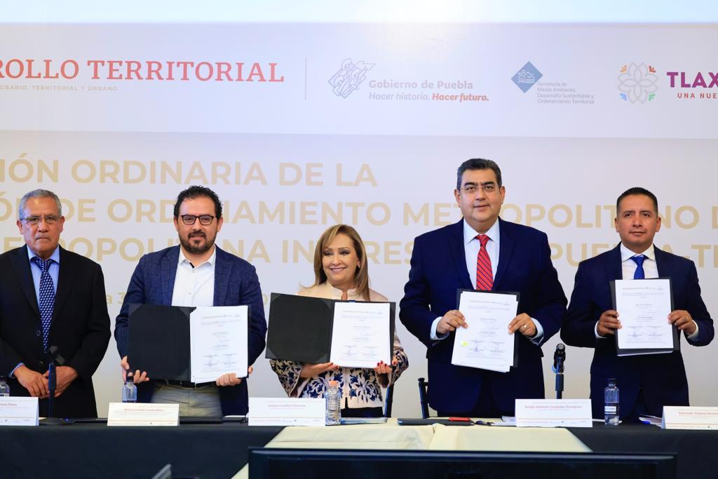 Firmó Gobernadora primer programa metropolitano de la zona interestatal Puebla-Tlaxcala