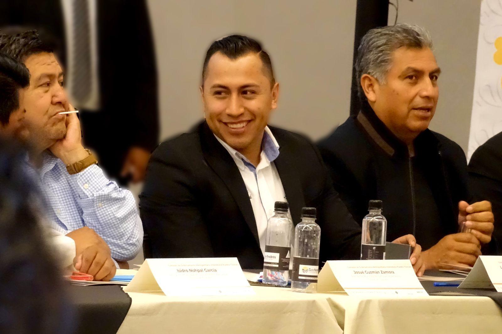 Firma Luis Ángel Barroso plan de ordenamiento metropolitano a favor del medio ambiente y la seguridad