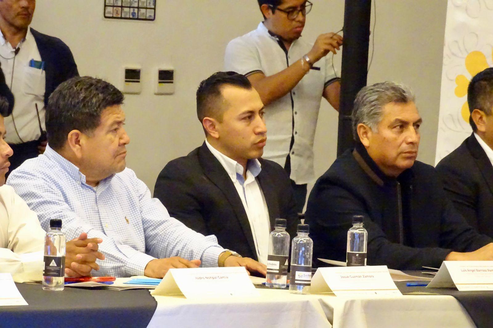Firma Luis Ángel Barroso plan de ordenamiento metropolitano a favor del medio ambiente y la seguridad