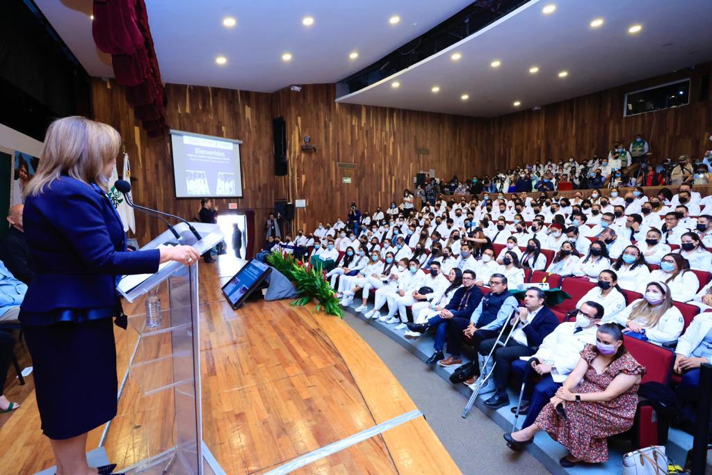 Gobernadora Lorena Cuéllar y Zoé Robledo dan bienvenida a médicos especialistas que brindarán atención en Tlaxcala