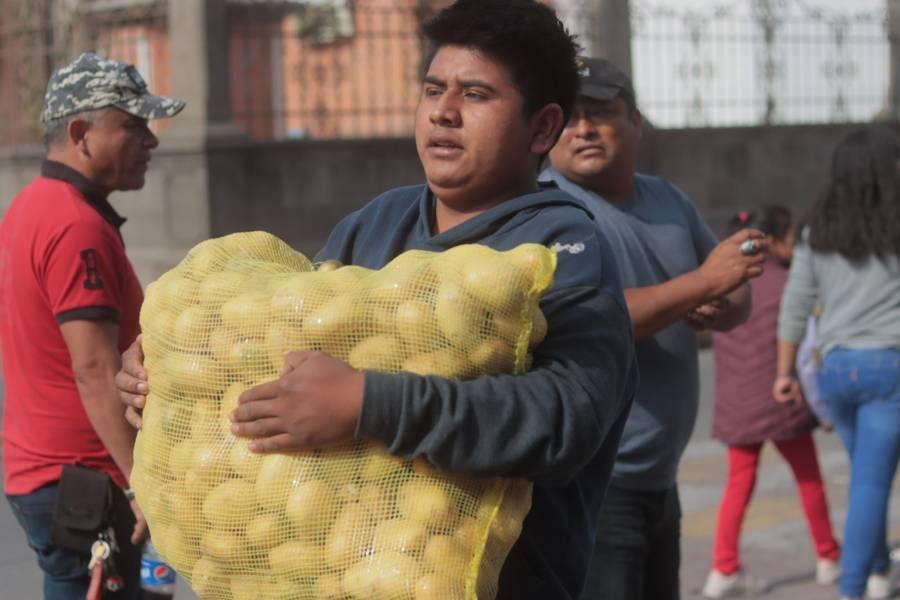 Comerciantes de Chiautempan reciben a visitantes por Viacrucis 