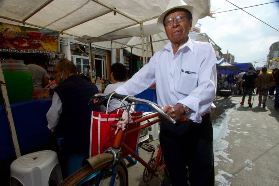 Comerciantes de Chiautempan reciben a visitantes por Viacrucis 