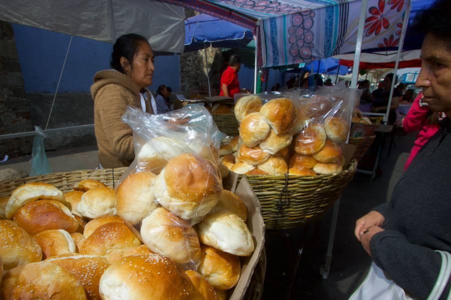Comerciantes de Chiautempan reciben a visitantes por Viacrucis 