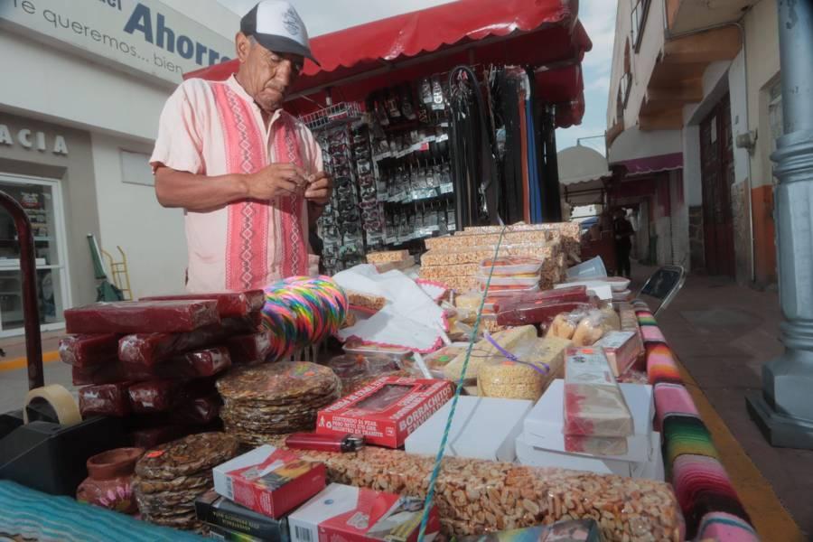 Comerciantes de Chiautempan reciben a visitantes por Viacrucis 