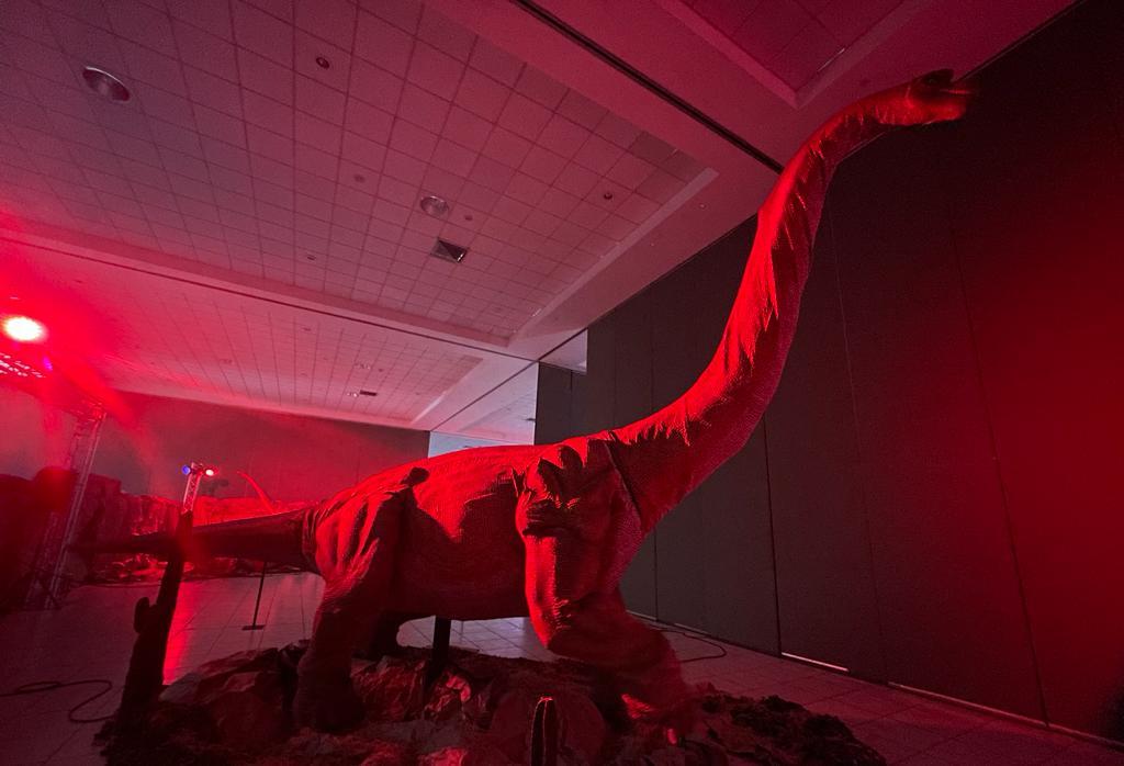 Disfrutan familias del último día de "Tierra de Dinosaurios"