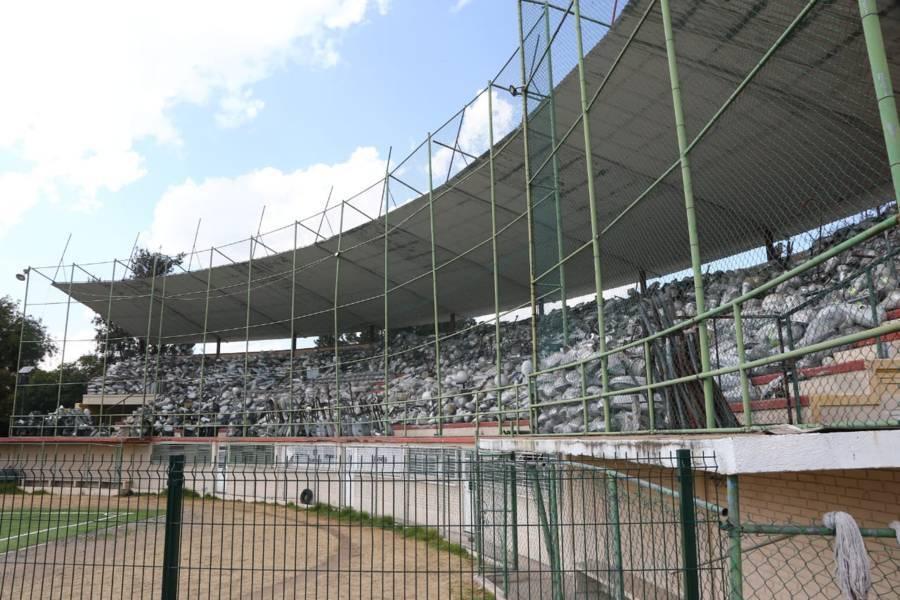 De graderío a almacén de chatarra 