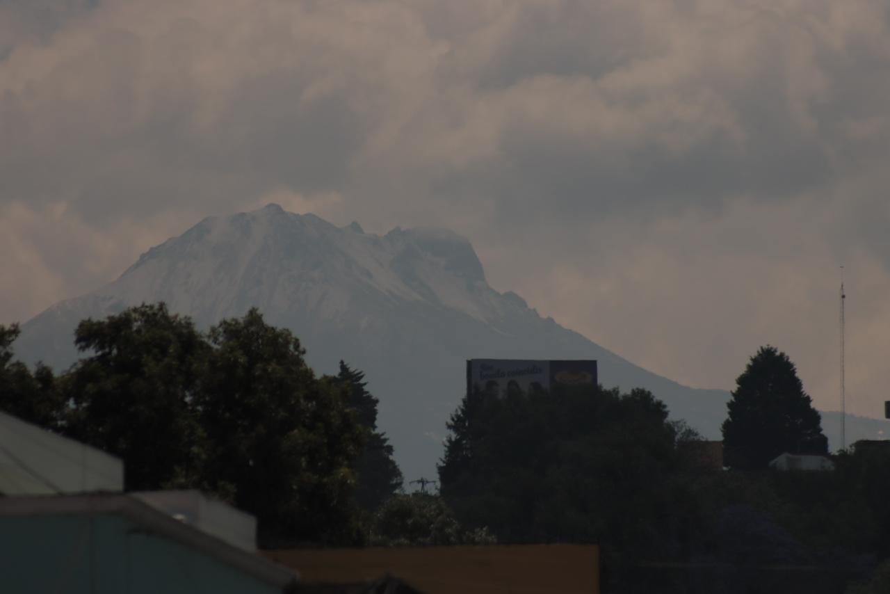 Amanece con nieve la cima de la Malinche