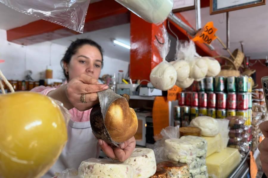 Familia Alburquerque elabora quesos artesanales desde hace 30 años 