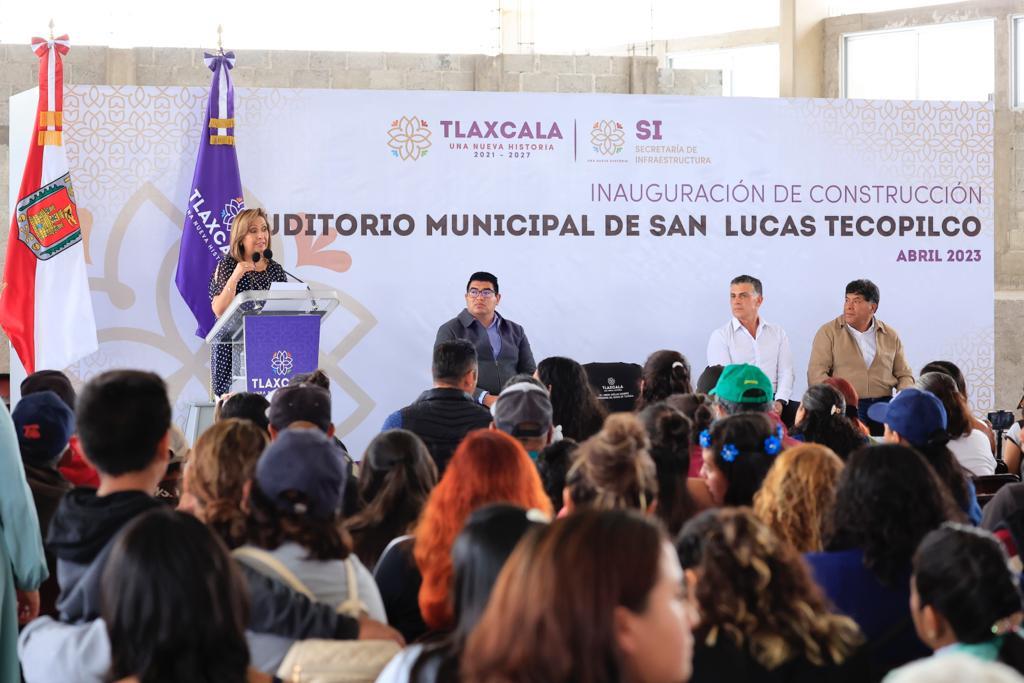 Gobernadora entregó tercera etapa de construcción del Auditorio de Tecopilco