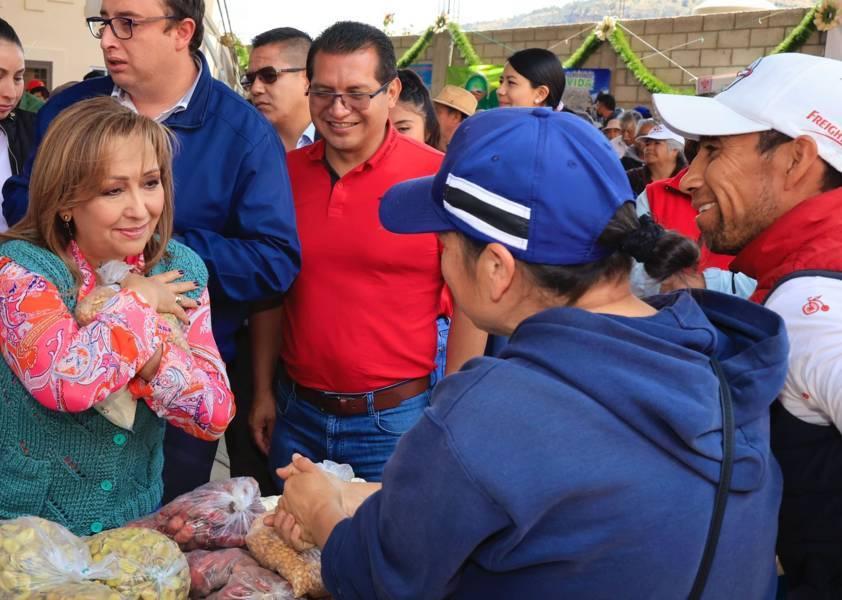 Recorrió Gobernadora tianguis campesino en Emiliano Zapata