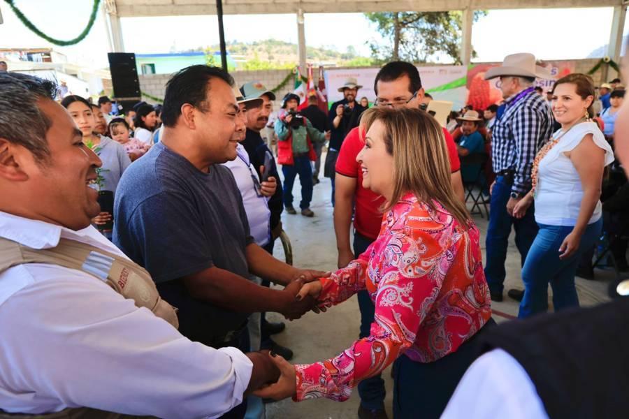 Recorrió Gobernadora tianguis campesino en Emiliano Zapata