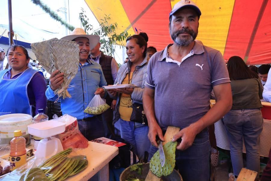 Recorrió Gobernadora tianguis campesino en Emiliano Zapata