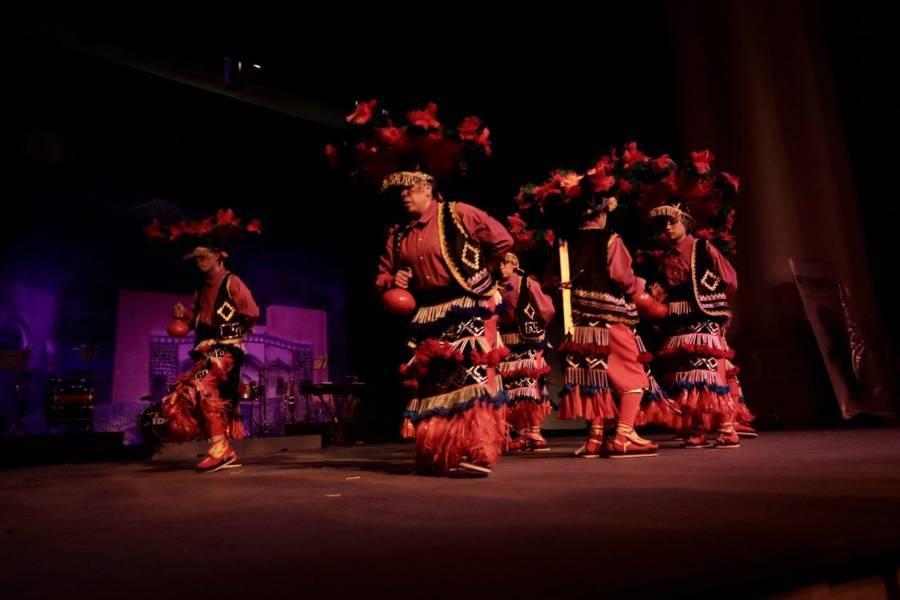 Estreno del programa de danza folklórica raíz chichimeca en el Teatro Xicohténcatl 