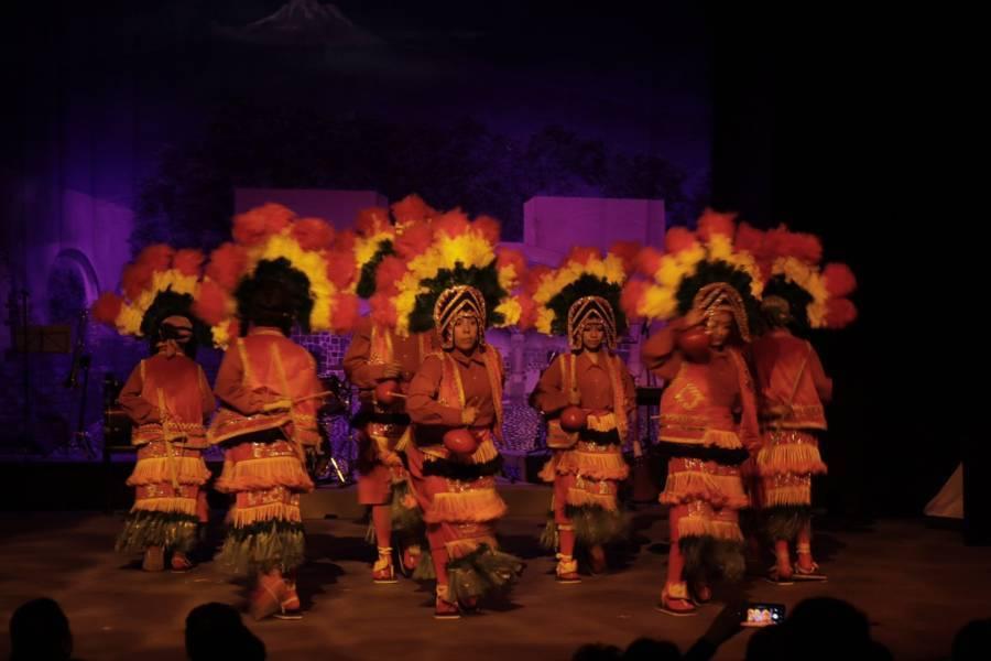 Estreno del programa de danza folklórica raíz chichimeca en el Teatro Xicohténcatl 