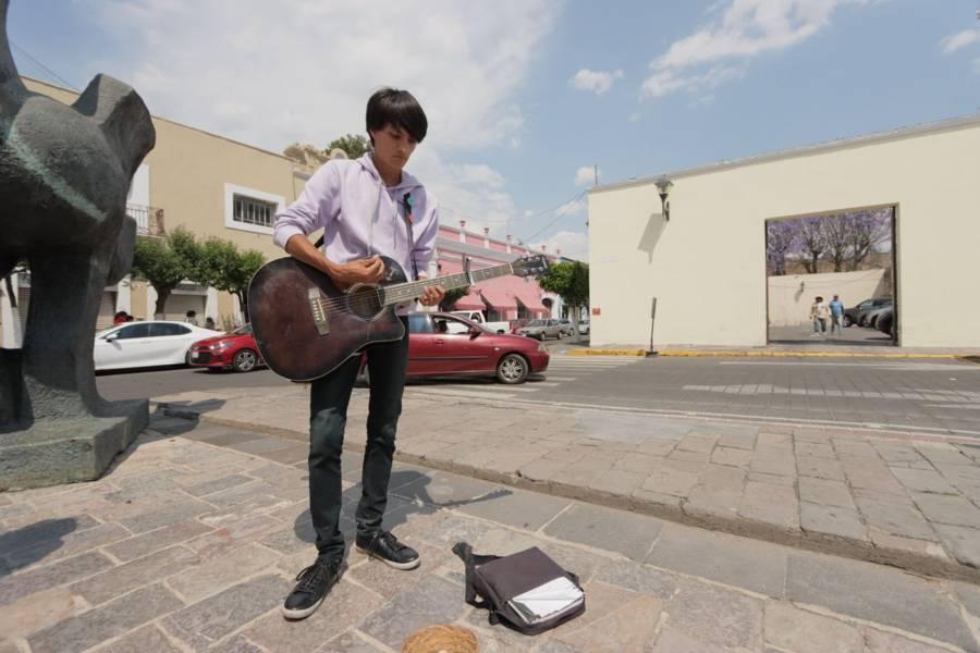 Jóvenes con talento buscan ganarse la vida en el Centro de Tlaxcala