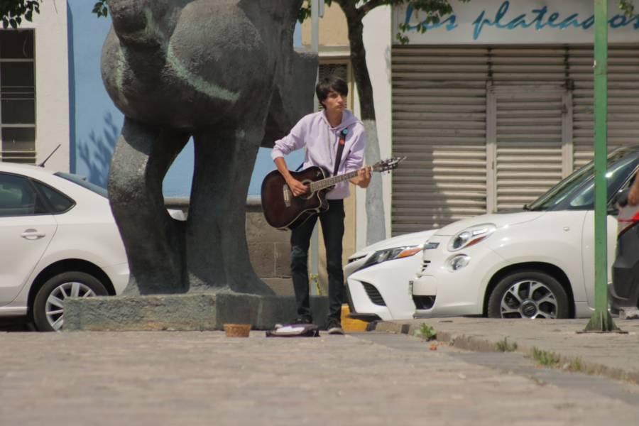 Jóvenes con talento buscan ganarse la vida en el Centro de Tlaxcala
