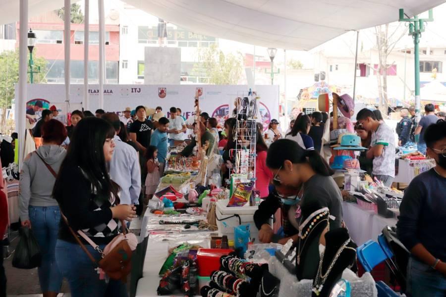 Autoridades estatales y municipales inauguraron primer mercado joven en Chiautempan