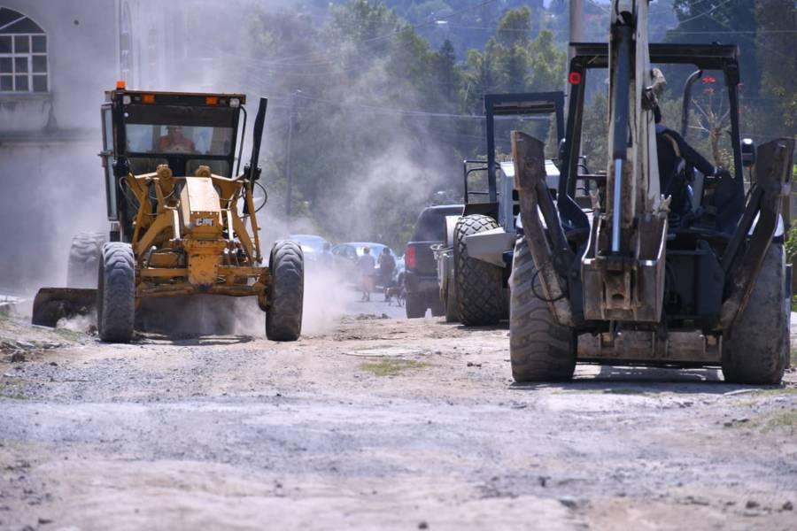 Ángelo Gutiérrez da banderazo de obra para la construcción de pavimento de la calle J. Ortiz 