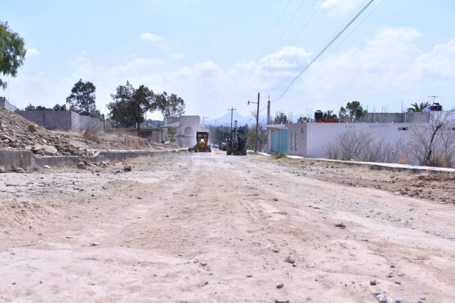 Ángelo Gutiérrez da banderazo de obra para la construcción de pavimento de la calle J. Ortiz 
