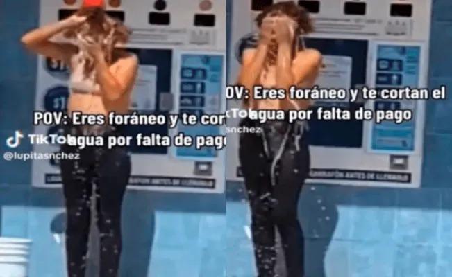 Captan a una mujer bañandose en una purificadora a falta de agua en su casa