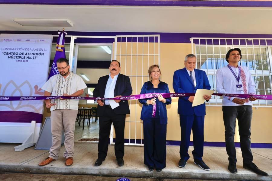 Entregó Gobernadora obras y equipamiento a CAM 17 de Atltzayanca