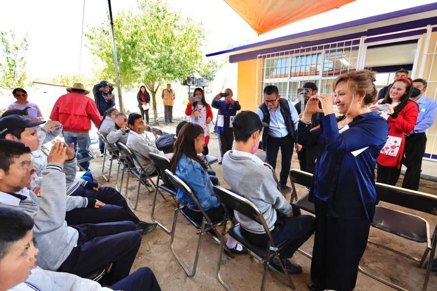 Entregó Gobernadora obras y equipamiento a CAM 17 de Atltzayanca