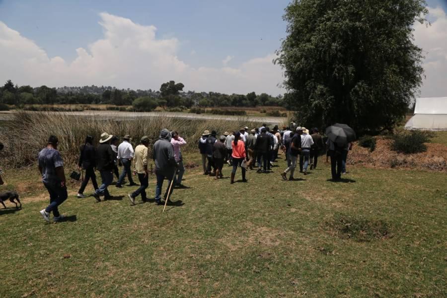 Autoridades y vecinos buscan salvar la laguna de Acuitlapilco 