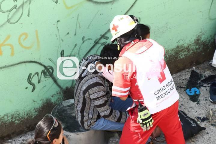 Seis personas resultan lesionadas tras volcar su camioneta sobre la autopista Tlaxcala-Apizaco en la zona de El Trébol