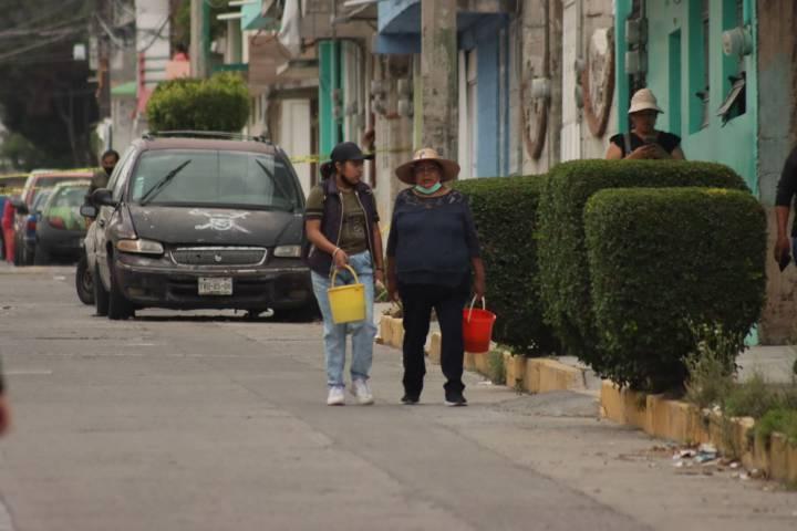  Asisten decenas de pobladores al tradicional mole prieto del barrio de la Soledad 