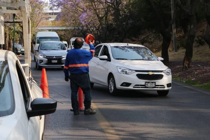 Cierran intermitentemente la avenida Puebla por trabajos de alumbrado 