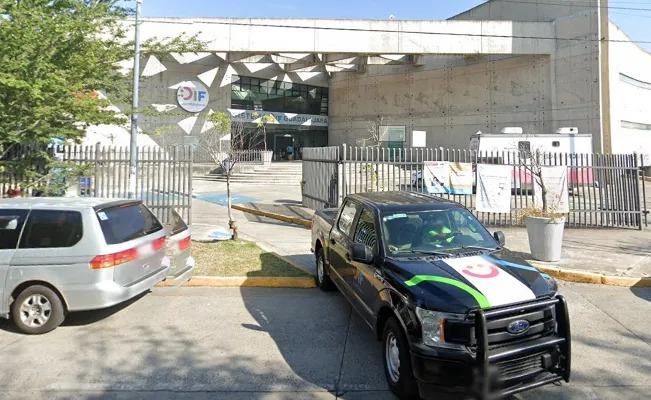 Una mujer abandona a sus 2 hijos en el DIF tras tener cáncer terminal