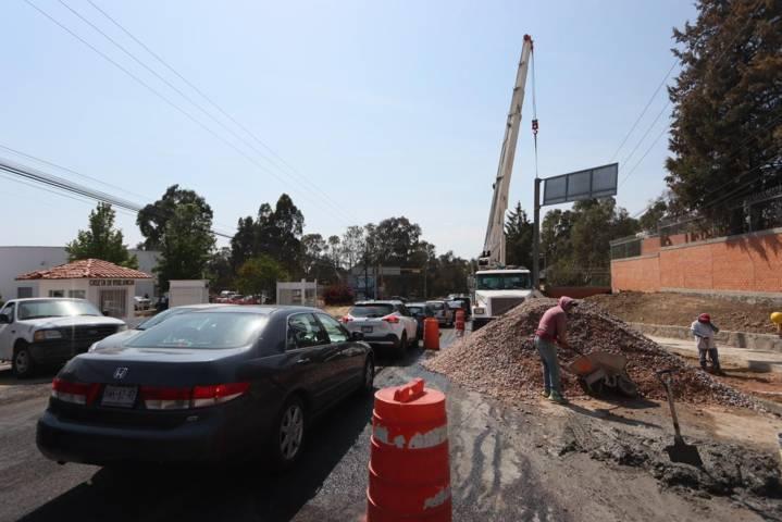 Genera caos vial reubicación de la señalética del C5