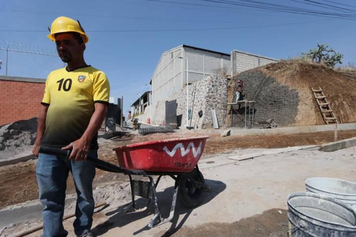 Genera caos vial reubicación de la señalética del C5