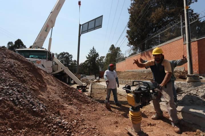 Genera caos vial reubicación de la señalética del C5