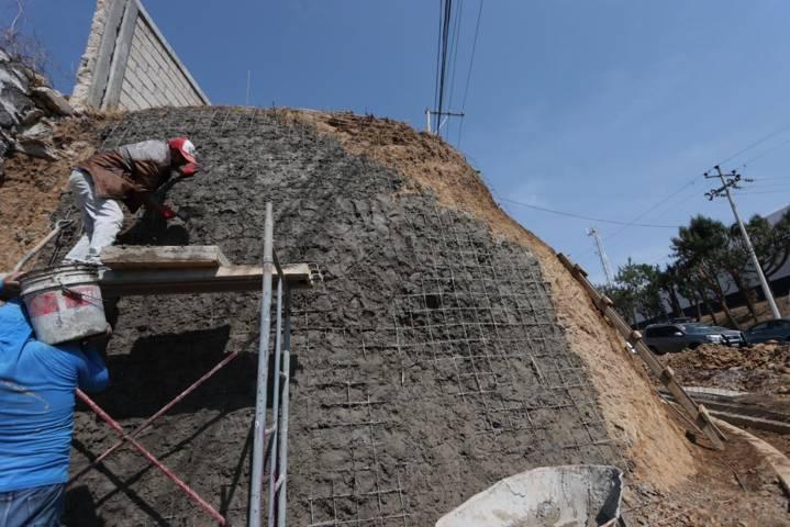 Genera caos vial reubicación de la señalética del C5