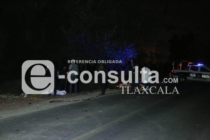 Muere motociclista tras derrapar en Nativitas; otro hombre resulta lesionado 