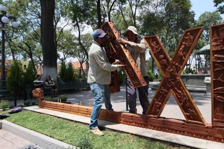 Retiran letras de monumentales de Tlaxcala ante la amenaza de manifestantes 